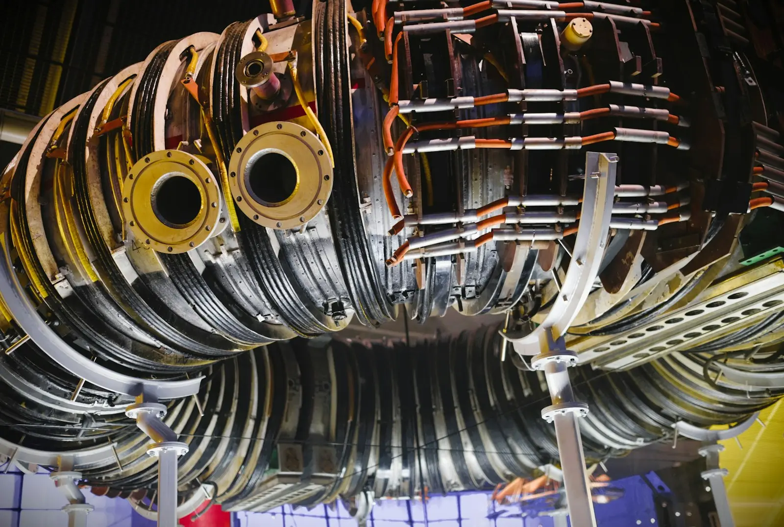 Büyük elektrik makinesinin sargıları